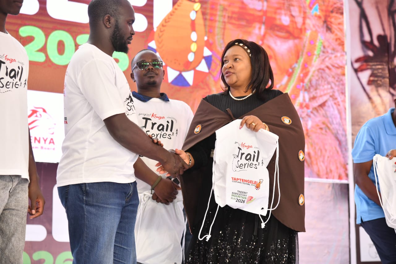 CS Rebecca Miano, EGH, giving out gifts